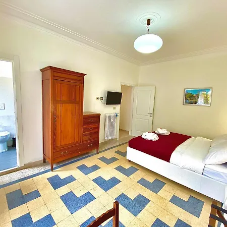Domus Delphi Apartment *